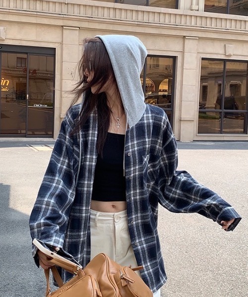 FUNdaysion(ファンデイション)の「フード付きチェックシャツ(Tシャツ/カットソー・レディース・ブラック/ブルー・M)」の9枚目の写真
