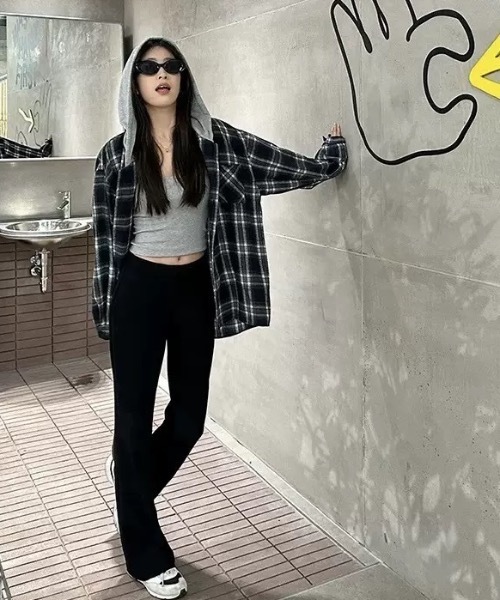 FUNdaysion(ファンデイション)の「フード付きチェックシャツ(Tシャツ/カットソー・レディース・ブラック/ブルー・M)」の12枚目の写真
