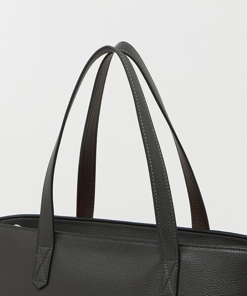 UNITED ARROWS（ユナイテッドアローズ）の「レザーライク トートバッグ TALL（トートバッグ・メンズ・ブラック/ダークグレー・FREE）」の4枚目の写真