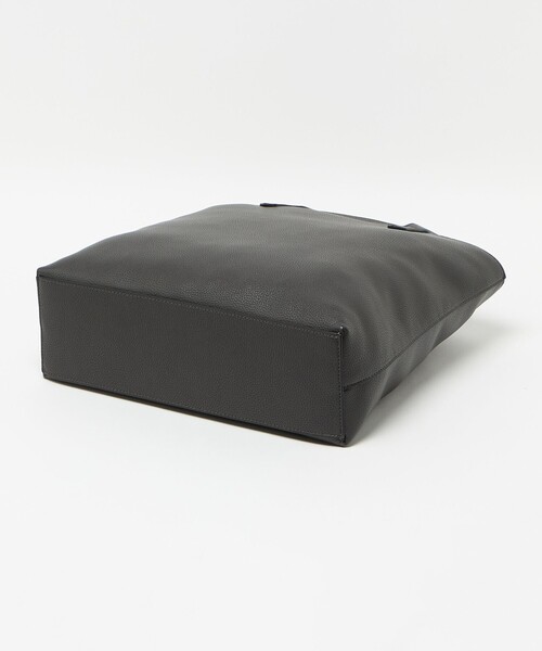 UNITED ARROWS（ユナイテッドアローズ）の「レザーライク トートバッグ TALL（トートバッグ・メンズ・ブラック/ダークグレー・FREE）」の5枚目の写真