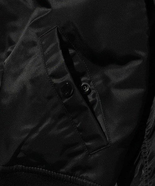 Valley Apparel(バレーアパレル)の「レディース MA-1 ショートナイロンジャケット(ミリタリージャケット・レディース・ブラック/アイボリー・MEDIUM/SMALL)」の7枚目の写真