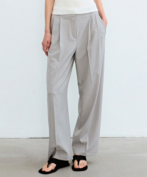 NICK&NICOLE(ニックアンドニコール)の「MINIMAL LONG PINTUCK SLACKS_GRAY(スラックス・レディース・その他・SMALL/MEDIUM/LARGE)」の2枚目の写真