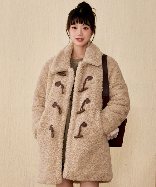 CHASECULT(チェイスカルト)の「女性 ボア ダッフルコート - ベージュ(ムートンコート・レディース・ベージュ・90/85)」の6枚目の写真