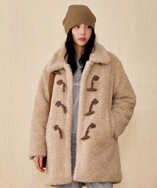 CHASECULT(チェイスカルト)の「女性 ボア ダッフルコート - ベージュ(ムートンコート・レディース・ベージュ・90/85)」の4枚目の写真