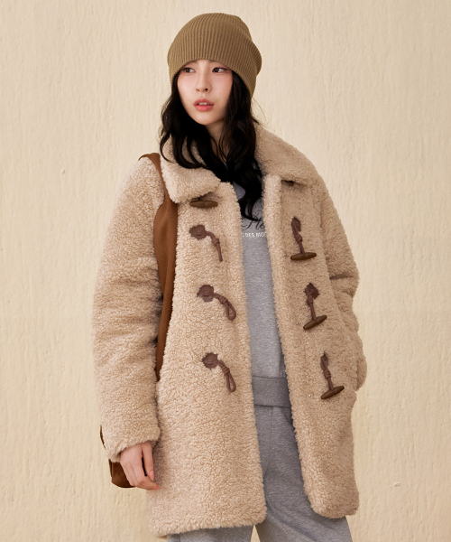 CHASECULT(チェイスカルト)の「女性 ボア ダッフルコート - ベージュ(ムートンコート・レディース・ベージュ・90/85)」の3枚目の写真