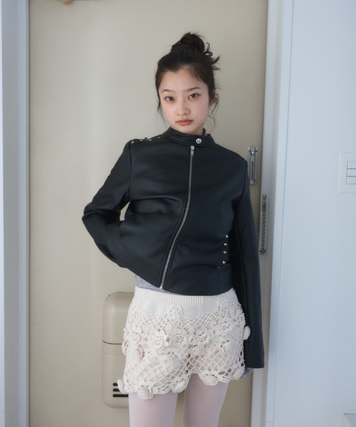 Smyeon(スミョン)の「heartmotif studs rider's jacket/ハートスタッズライダースジャケット(ライダースジャケット・レディース・イエロー/ブラック・FREE)」の4枚目の写真
