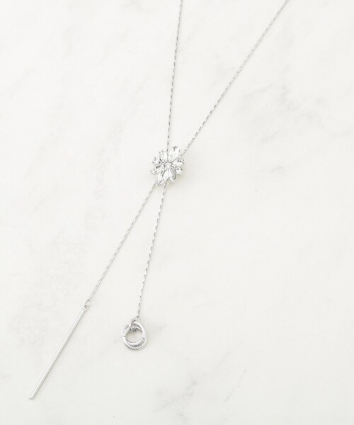 SHOO・LA・RUE（シューラルー）の「キラキラループタイネックレス（ネックレス・レディース・シルバー/ゴールド・00）」の2枚目の写真