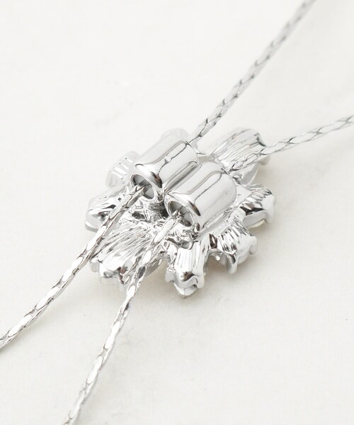 SHOO・LA・RUE（シューラルー）の「キラキラループタイネックレス（ネックレス・レディース・シルバー/ゴールド・00）」の7枚目の写真