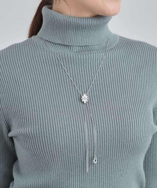 SHOO・LA・RUE（シューラルー）の「キラキラループタイネックレス（ネックレス・レディース・シルバー/ゴールド・00）」の8枚目の写真