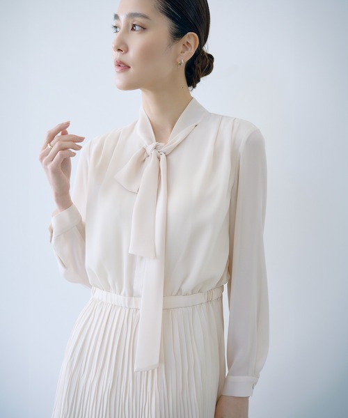 ROPE'（ロペ）の「ジョーゼットシフォンプリーツワンピース/26SS（ワンピース・レディース・ベージュ/ネイビー/ワイン・36/38）」の2枚目の写真