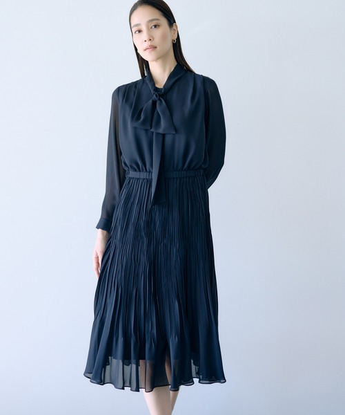 ROPE'（ロペ）の「ジョーゼットシフォンプリーツワンピース/26SS（ワンピース・レディース・ベージュ/ネイビー/ワイン・36/38）」の3枚目の写真