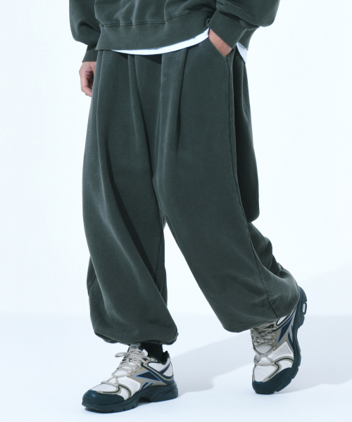 ピグメントウォッシングサイドツーピンタックジョガーパンツ - カーキ
