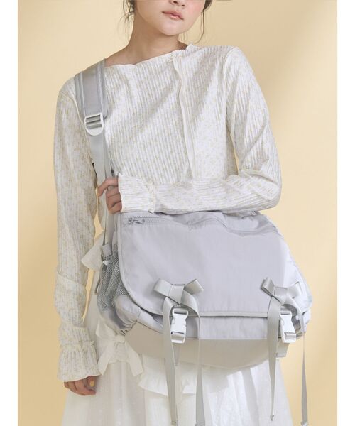 merry jenny（メリージェニー）の「ribbon messenger bag（メッセンジャーバッグ・レディース・ベージュ/ライトグレー/ブラック・FREE）」の2枚目の写真