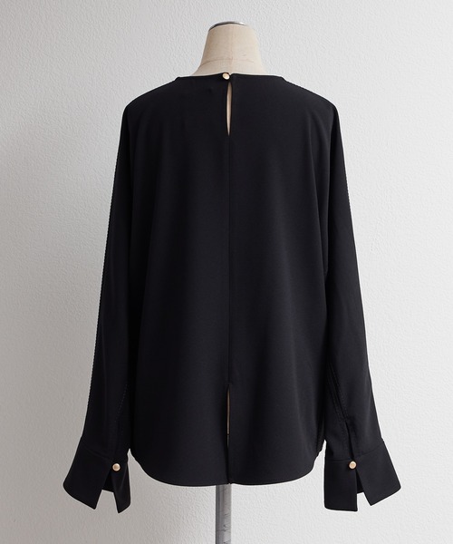 PUAL CE CIN（ピュアルセシン）の「【セットアップ対応】ハンド風ステッチストレッチジョーゼットプルオーバーブラウス（シャツ/ブラウス・レディース・ブラック/アイボリー・FREE）」の6枚目の写真