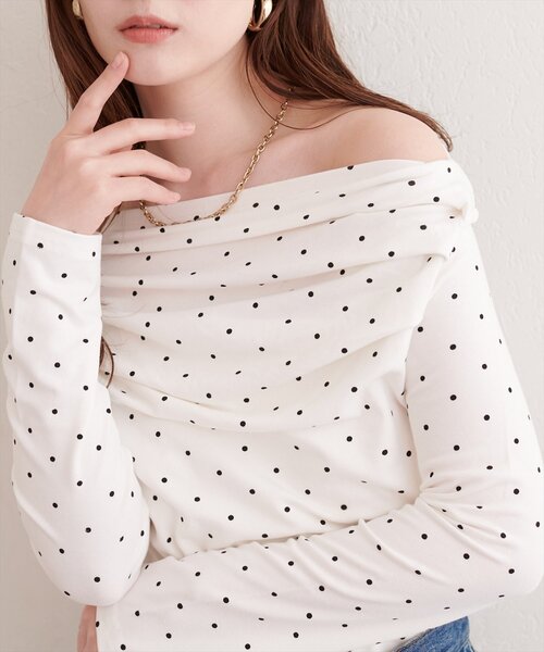 natural couture（ナチュラルクチュール）の「ドット柄ドレーププルオーバー（Tシャツ/カットソー・レディース・ブラック/オフホワイト/チャコールグレー・FREE）」の4枚目の写真