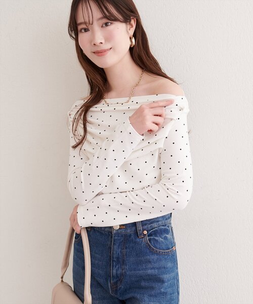 natural couture（ナチュラルクチュール）の「ドット柄ドレーププルオーバー（Tシャツ/カットソー・レディース・ブラック/オフホワイト/チャコールグレー・FREE）」の7枚目の写真
