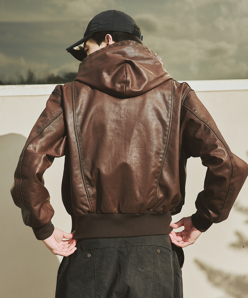 JOURNAL STANDARD（ジャーナルスタンダード）の「ゴート レザー エイジング ジップ フーディ ブルゾン（ライダースジャケット・メンズ・ブラウン・LARGE/MEDIUM）」の5枚目の写真