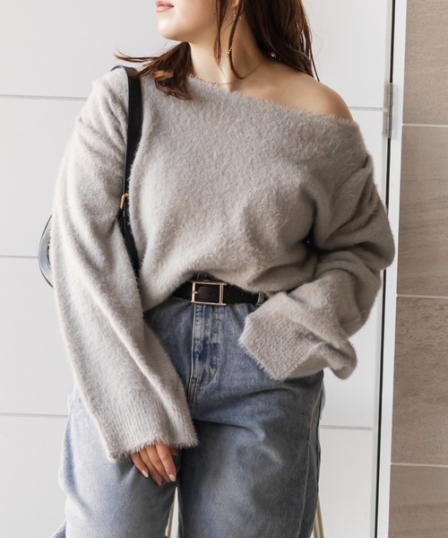 CLETTE(クレット)の「CLETTEオリジナルオフショルシャギーニット(ニット/セーター・レディース・ブラウン/グレー/アイボリー・4L/3L/LL)」の3枚目の写真