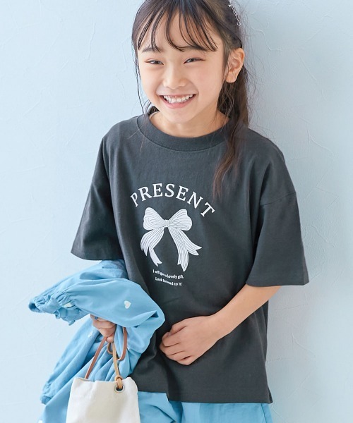 devirock(デビロック)の「綿100% デビラボ ガールズ BIGシルエット プリント半袖Tシャツ(Tシャツ/カットソー・キッズ・ブルー系その他/ピンク系その他2/ホワイト系その他/パープル系その他/ホワイト系その他3/パープル系その他2/ブラック系その他/ホワイト系その他2/ホワイト系その他4/パープル系その他3/ピンク系その他/イエロー系その他/ブルー系その他2/パープル系4/ブルー系その他3・90cm/100cm/110cm/120cm/130cm/140cm/150cm/160cm)」の5枚目の写真