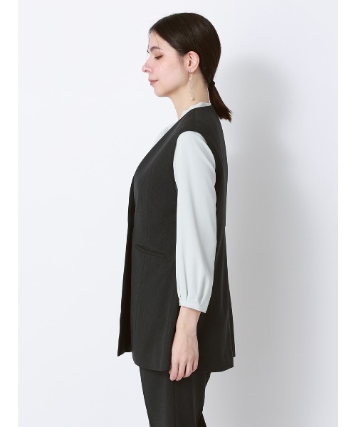 SUIT SQUARE（スーツスクエア）の「ペプラムジレ ウォッシャブル ストレッチ シャンブレーツイル 無地 anysy（ベスト・レディース・グレー・38(9号)/40(11号)）」の5枚目の写真