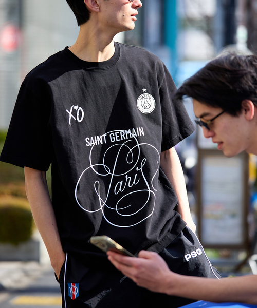 PARIS SAINT-GERMAIN(パリサンジェルマン)の「【Paris Saint-Germain / パリ・サン=ジェルマンPSG X XO TEE(Tシャツ/カットソー・メンズ・ホワイト/ブラック・MEDIUM/LARGE/X-LARGE)」の2枚目の写真