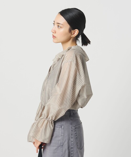 BEAUTY&YOUTH UNITED ARROWS(ビューティーアンドユースユナイテッドアローズ)の「ストライプ ラッフル スキッパーブラウス ウォッシャブル(シャツ/ブラウス・レディース・ベージュ/ライトブルー・FREE)」の4枚目の写真