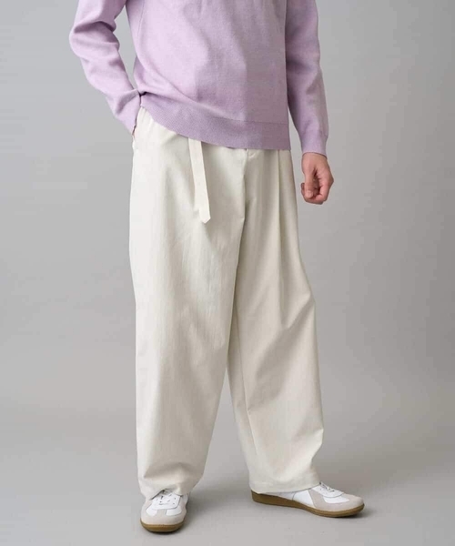 a.v.v（アーヴェヴェ）の「【イージーケア/洗濯機で洗える/毛玉になりにくい/ストレッチ】ベルト付きワイドテーパードチノパンツ（その他パンツ・メンズ・ベージュ/アイボリー・48/46）」の2枚目の写真
