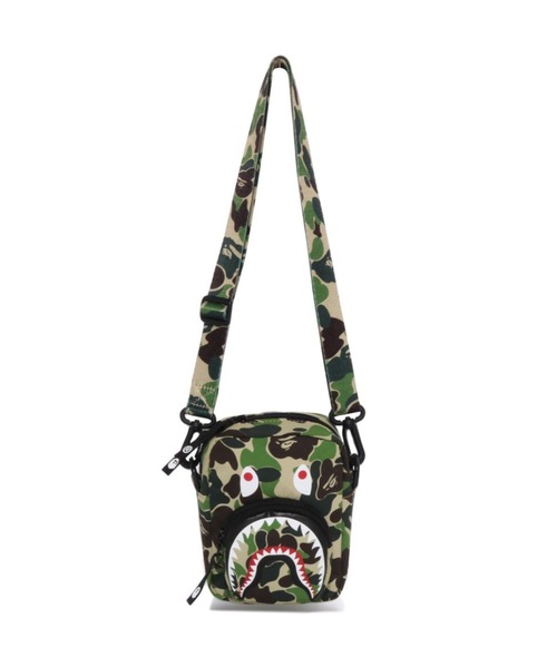 A BATHING APE(アベイシングエイプ)の「ABC CAMO SHARK MINI BAG(ショルダーバッグ・メンズ・ブルー/ピンク/グリーン・FREE)」の2枚目の写真