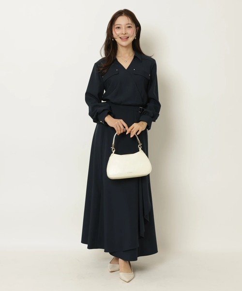 Apuweiser-riche（アプワイザーリッシェ）の「カシュクールラッフルシャツワンピース（ワンピース・レディース・ピンクベージュ/ネイビー・2/1/0）」の11枚目の写真