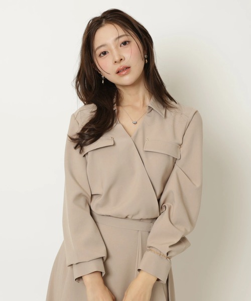 Apuweiser-riche（アプワイザーリッシェ）の「カシュクールラッフルシャツワンピース（ワンピース・レディース・ピンクベージュ/ネイビー・2/1/0）」の7枚目の写真