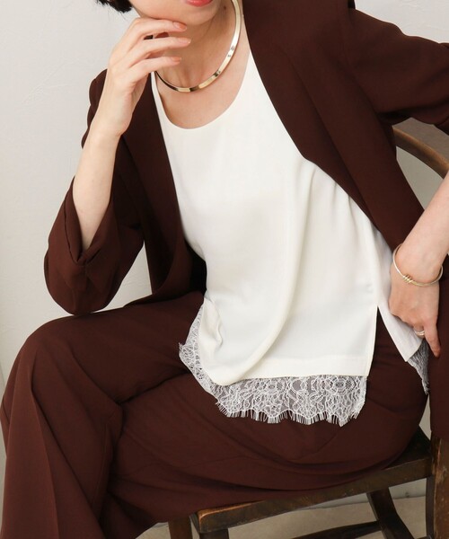 MICO COULIER（ミコクリエ）の「サテン×スムース裾レースタンクトップ（Tシャツ/カットソー・レディース・オフホワイト/ブラウン/チャコールグレー・38）」の2枚目の写真