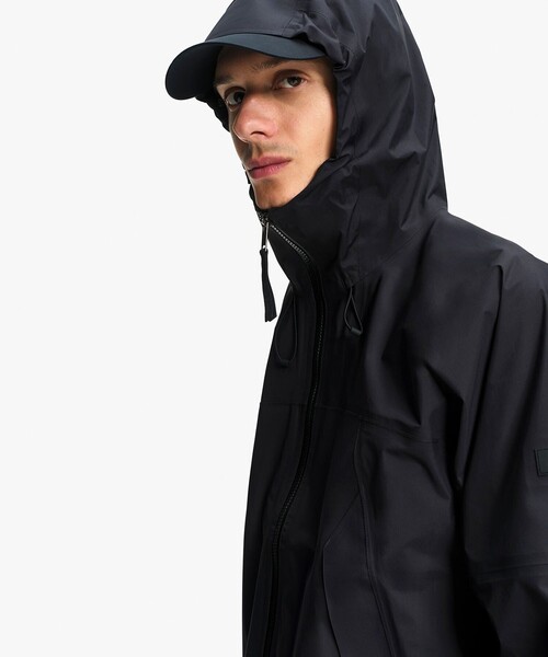 AIGLE(エーグル)の「3レイヤーフーデッドジャケット(マウンテンパーカー・メンズ・ブラック/ベージュ・S/XL/M/L)」の12枚目の写真