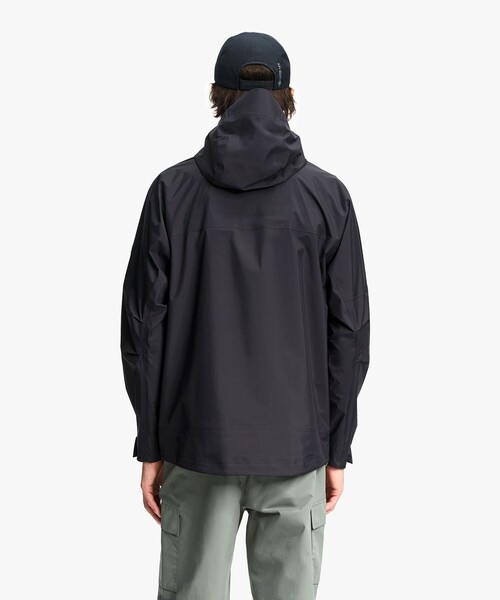 AIGLE(エーグル)の「3レイヤーフーデッドジャケット(マウンテンパーカー・メンズ・ブラック/ベージュ・S/XL/M/L)」の3枚目の写真