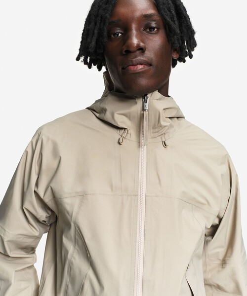 AIGLE(エーグル)の「3レイヤーフーデッドジャケット(マウンテンパーカー・メンズ・ブラック/ベージュ・S/XL/M/L)」の5枚目の写真
