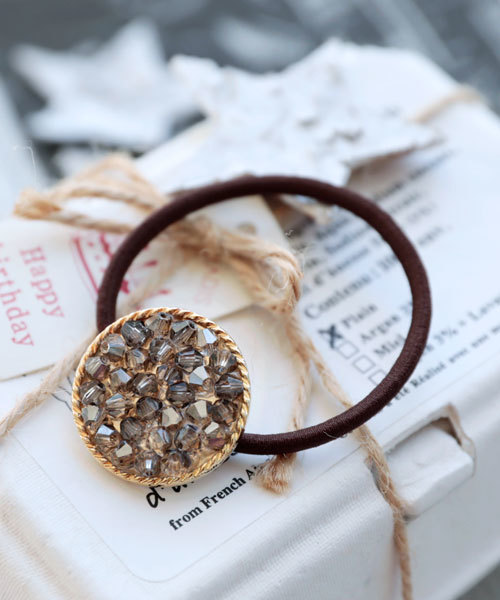 queite（ケイト）の「ビーズプレートヘアゴム（ヘアゴム・レディース・オフホワイト/グレー/マルチ・ﾌﾘ-）」の3枚目の写真