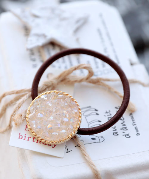 queite（ケイト）の「ビーズプレートヘアゴム（ヘアゴム・レディース・オフホワイト/グレー/マルチ・ﾌﾘ-）」の2枚目の写真