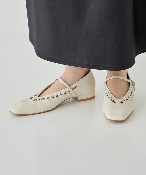 ALM.(アルム)の「【ALM.】LEIRA LEATHER PUMPS(パンプス・レディース・アイボリー/ブラック・39/37)」の2枚目の写真