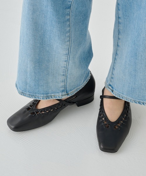 ALM.(アルム)の「【ALM.】LEIRA LEATHER PUMPS(パンプス・レディース・アイボリー/ブラック・39/37/36/38)」の4枚目の写真