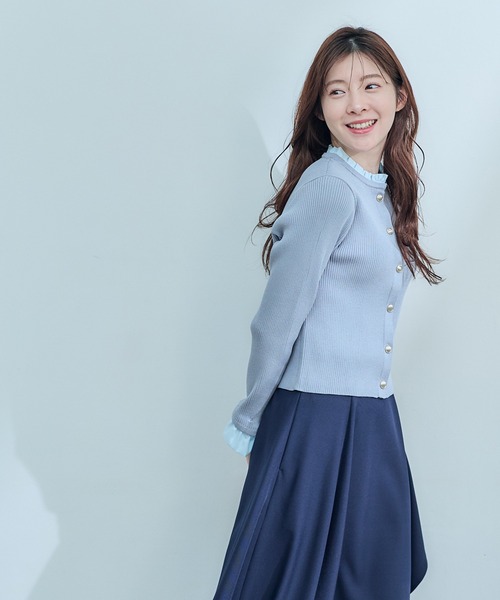 12Twelve Agenda(トゥエルブ アジェンダ)の「フリルドッキングニットカーディガン(ニット/セーター・レディース・ベージュ/ブラック/ライトグレー・M)」の18枚目の写真