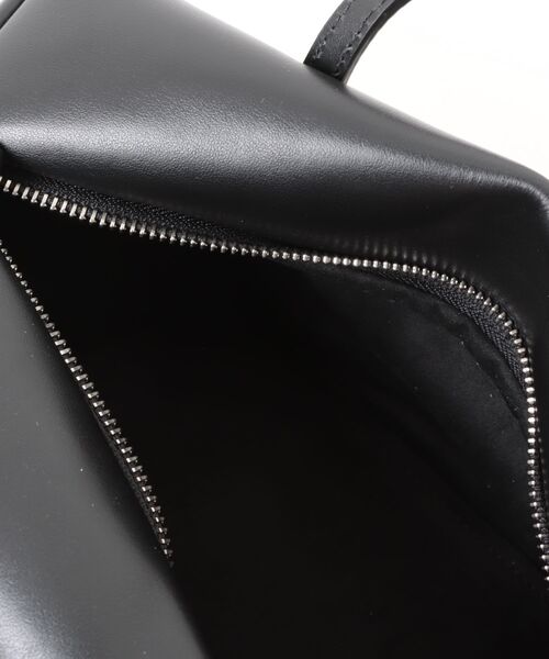 AMOMENTO(アモーメント)の「AMOMENTO small cubo bag(ハンドバッグ・レディース・ブラック・FREE)」の6枚目の写真