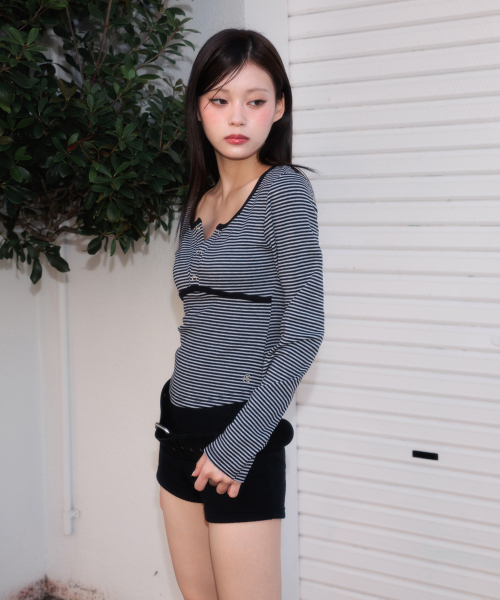ROSEFRANTZ（ロゼフランツ）の「Button Stripe Long Sleeve [Black]（Tシャツ/カットソー・レディース・ブラック・OS）」の10枚目の写真