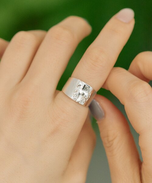 ear PAPILLONNER（イアパピヨネ）の「《WEB＆一部店舗限定》幅広ホースリング（リング・レディース・シルバー/ゴールド・ONE SIZE）」の14枚目の写真