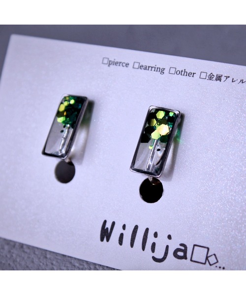 tone(トーン)の「【Willija】金属アレルギー対応《Evil squareⅡmini》偏光ホログラムのイヤリング(MA)(イヤリング・レディース・オレンジ/ブルー/ピンク/グリーン・FREE)」の1枚目の写真