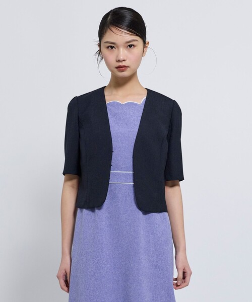 TOCCA(トッカ)の「BRIGHT BREEZE 半袖ショートジャケット(ノーカラージャケット・レディース・アイボリー系/ネイビー系・0/2/4/6)」の2枚目の写真