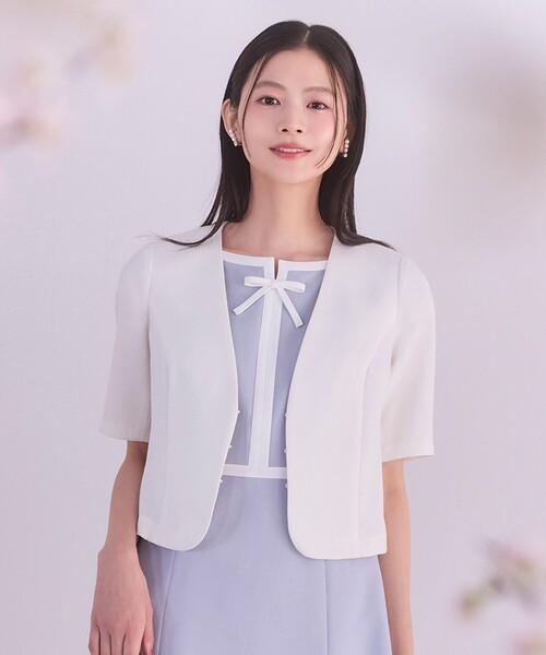 TOCCA(トッカ)の「BRIGHT BREEZE 半袖ショートジャケット(ノーカラージャケット・レディース・アイボリー系/ネイビー系・0/2/4/6)」の4枚目の写真