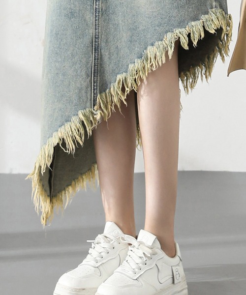 ＆soiree（アンドソワレ）の「アシンメトリーフリンジデニムスカート（スカート・レディース・ブルー・X-SMALL/SMALL/MEDIUM/LARGE/X-LARGE）」の5枚目の写真