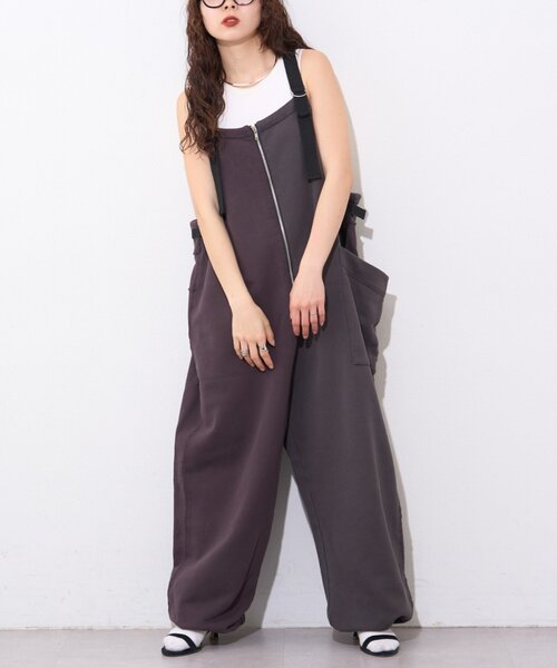 etsinta（エシンタ）の「【etsinta】スウェットオーバーサロペット（サロペット/オーバーオール・レディース・チャコールグレー/グレー・ONE SIZE）」の2枚目の写真