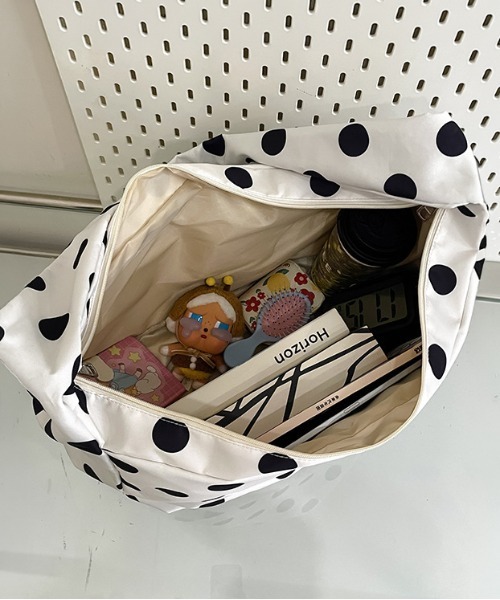 WEGO（ウィゴー）の「[大容量]ドット柄BIGナイロンショルダーバッグ（ショルダーバッグ・レディース・ホワイト・FREE）」の6枚目の写真