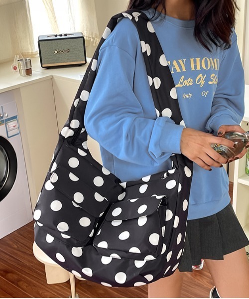 WEGO（ウィゴー）の「[大容量]ドット柄BIGナイロンショルダーバッグ（ショルダーバッグ・レディース・ホワイト・FREE）」の15枚目の写真