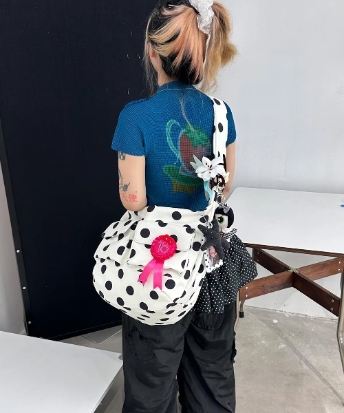 WEGO（ウィゴー）の「[大容量]ドット柄BIGナイロンショルダーバッグ（ショルダーバッグ・レディース・ホワイト・FREE）」の10枚目の写真